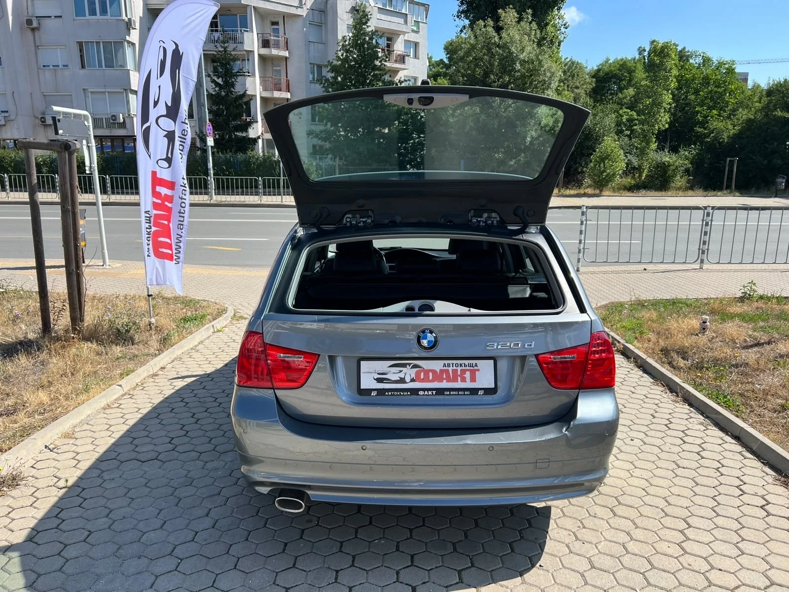 BMW 320 xDrive/AVTOMAT, снимка 14 - Автомобили и джипове - 55427779