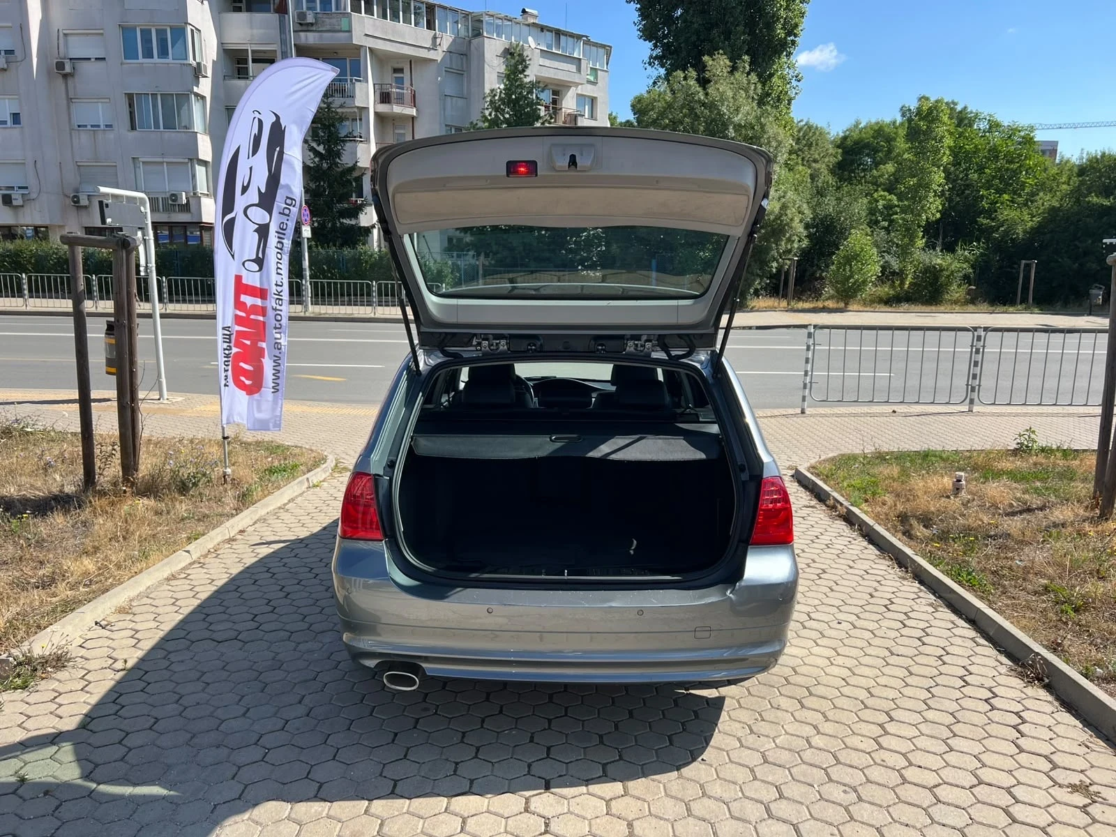 BMW 320 xDrive/AVTOMAT, снимка 15 - Автомобили и джипове - 55427779