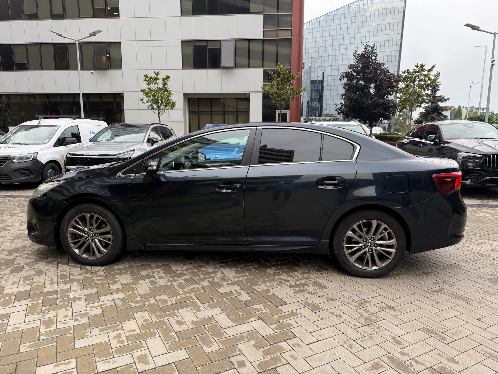 Toyota Avensis 2, 0-l-D-4D Executive, снимка 7 - Автомобили и джипове - 55448461