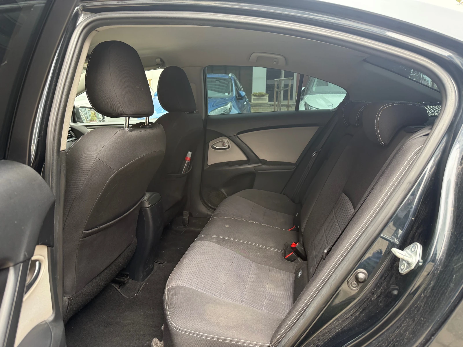 Toyota Avensis 2, 0-l-D-4D Executive, снимка 11 - Автомобили и джипове - 55448461