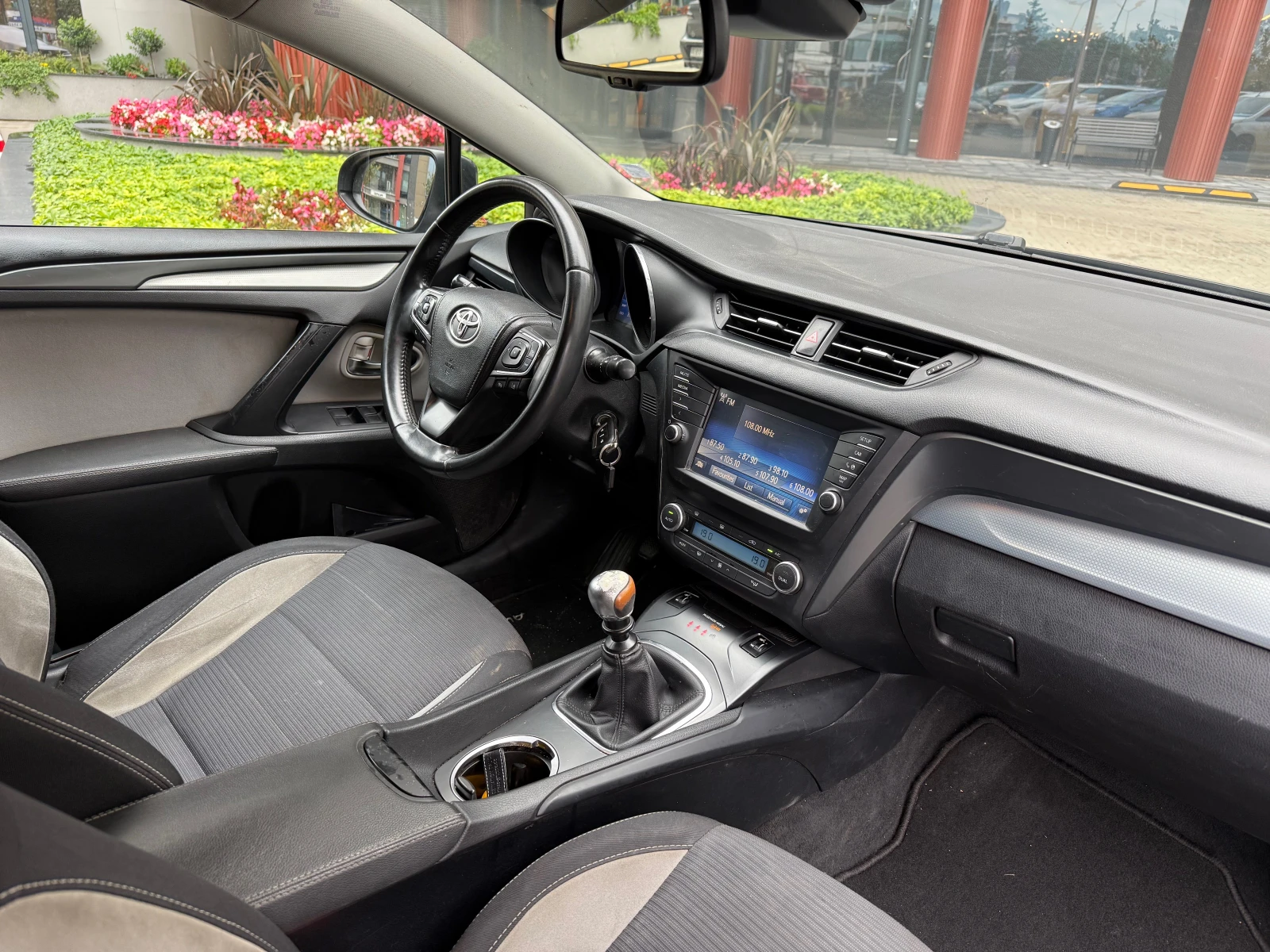 Toyota Avensis 2, 0-l-D-4D Executive, снимка 13 - Автомобили и джипове - 55448461