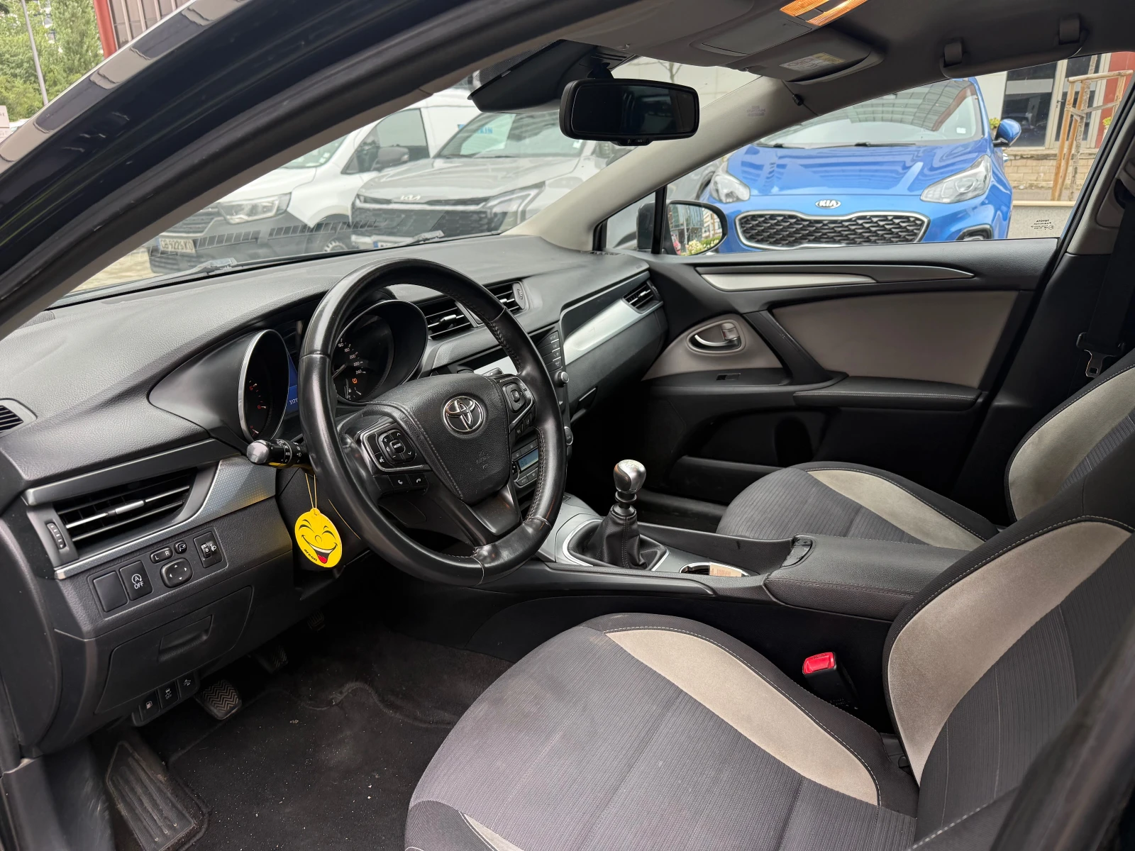Toyota Avensis 2, 0-l-D-4D Executive, снимка 8 - Автомобили и джипове - 55448461