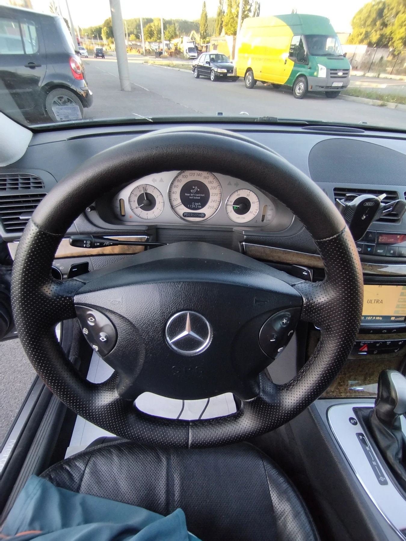 Mercedes-Benz E 320 НАПЪЛНО ОБСЛУЖЕН 204hp., снимка 14 - Автомобили и джипове - 55510435
