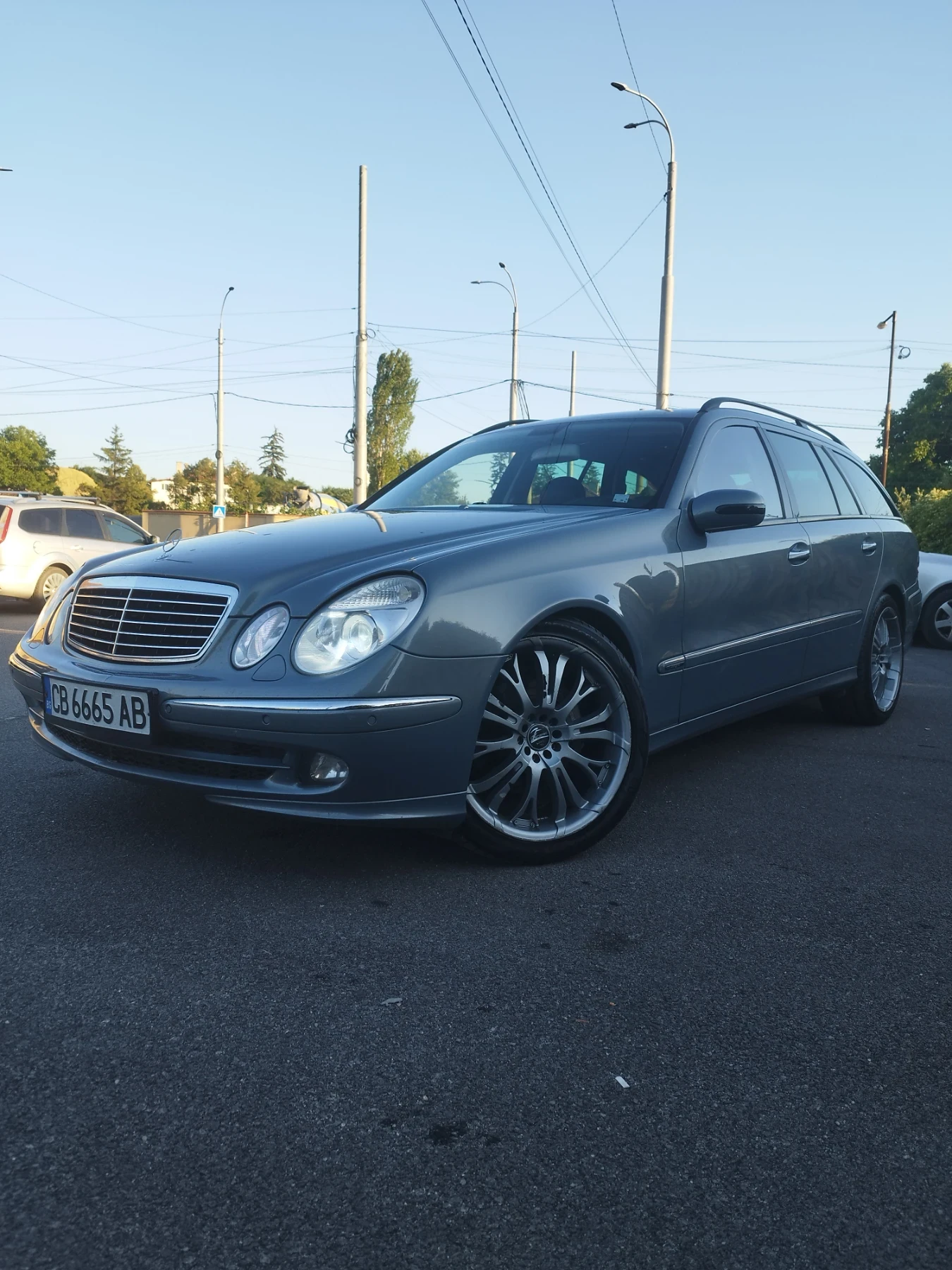 Mercedes-Benz E 320 НАПЪЛНО ОБСЛУЖЕН 204hp., снимка 4 - Автомобили и джипове - 55510435