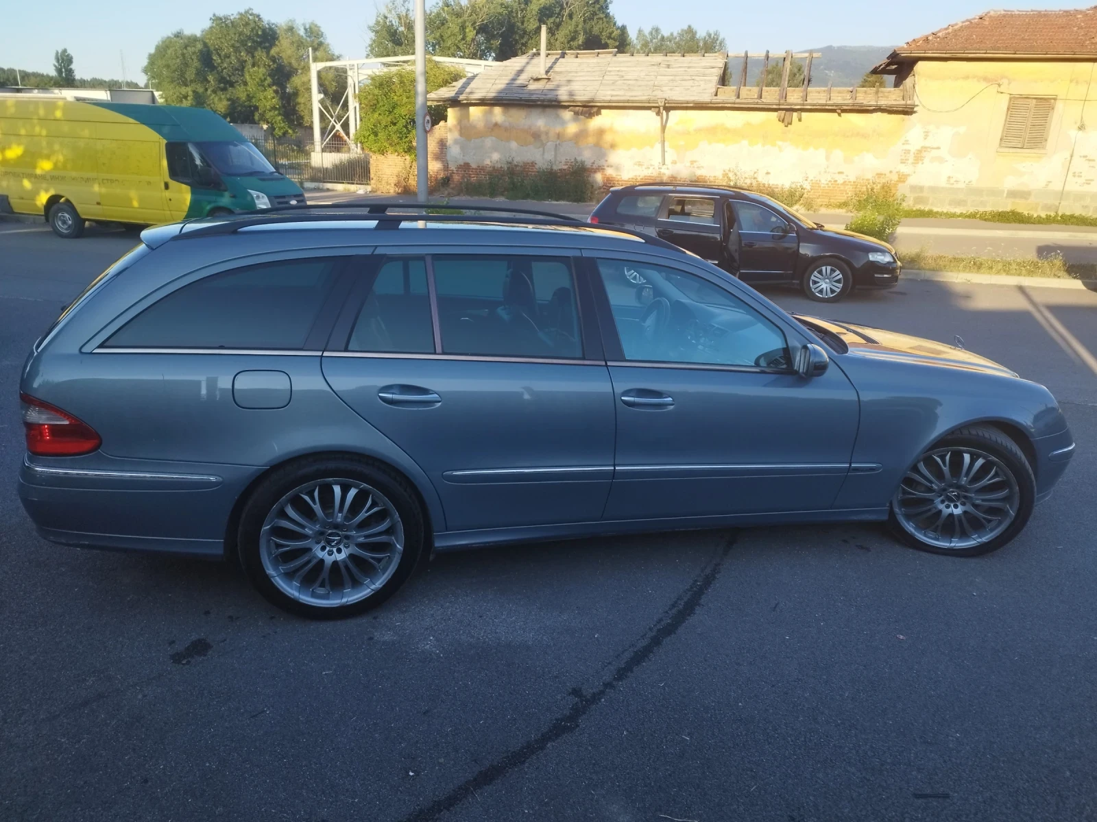 Mercedes-Benz E 320 НАПЪЛНО ОБСЛУЖЕН 204hp., снимка 8 - Автомобили и джипове - 55510435