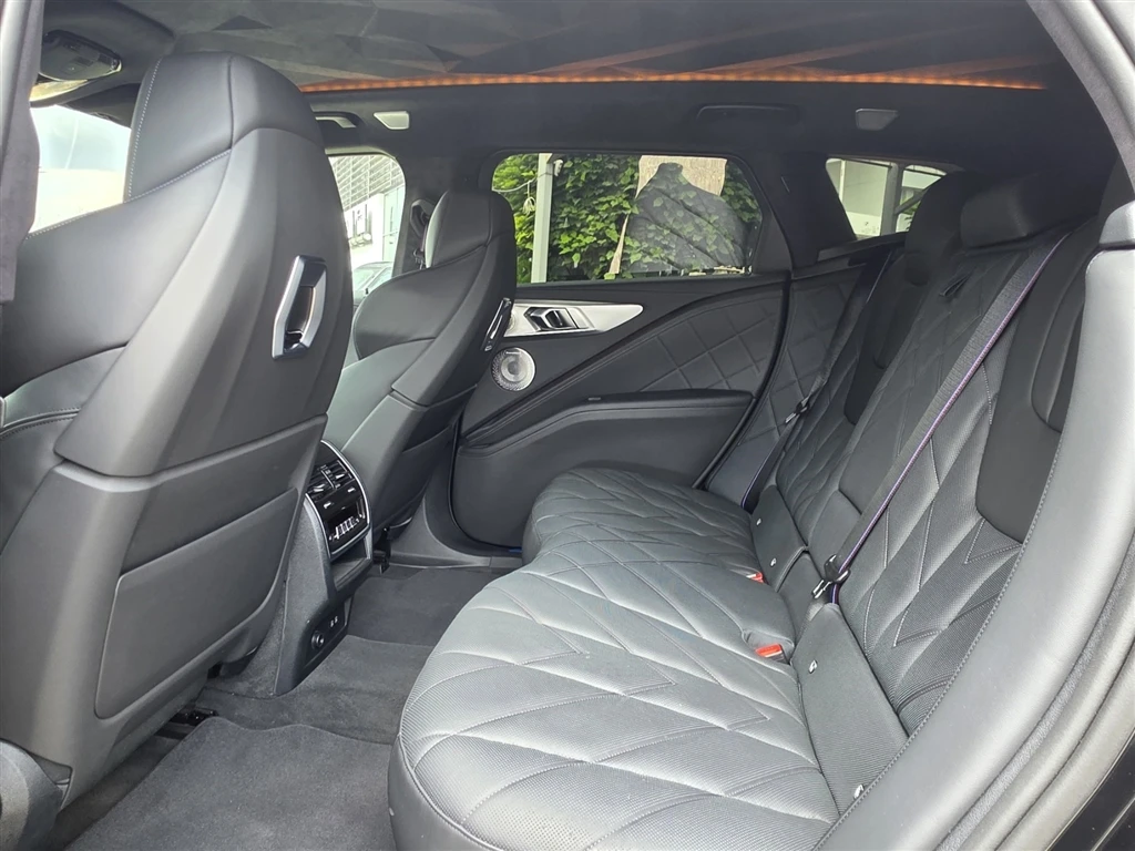 BMW XM, снимка 9 - Автомобили и джипове - 55833530