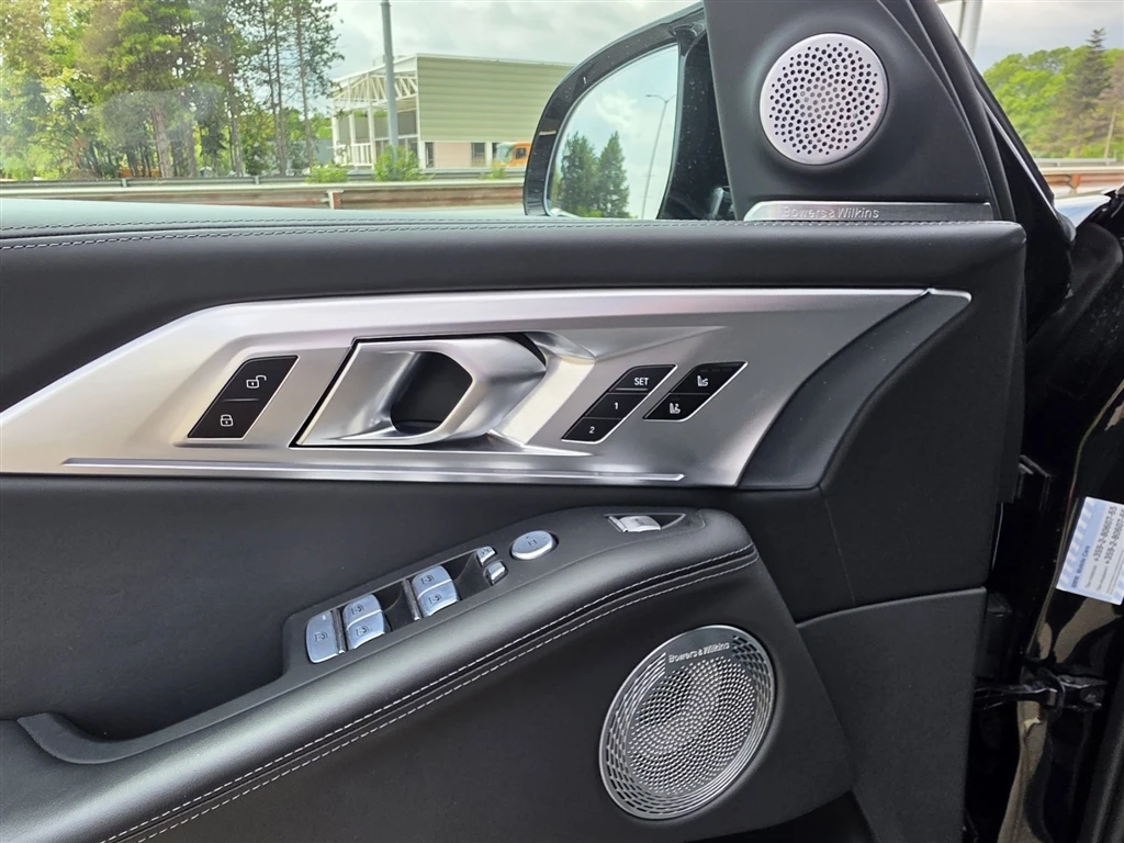 BMW XM, снимка 8 - Автомобили и джипове - 55833530