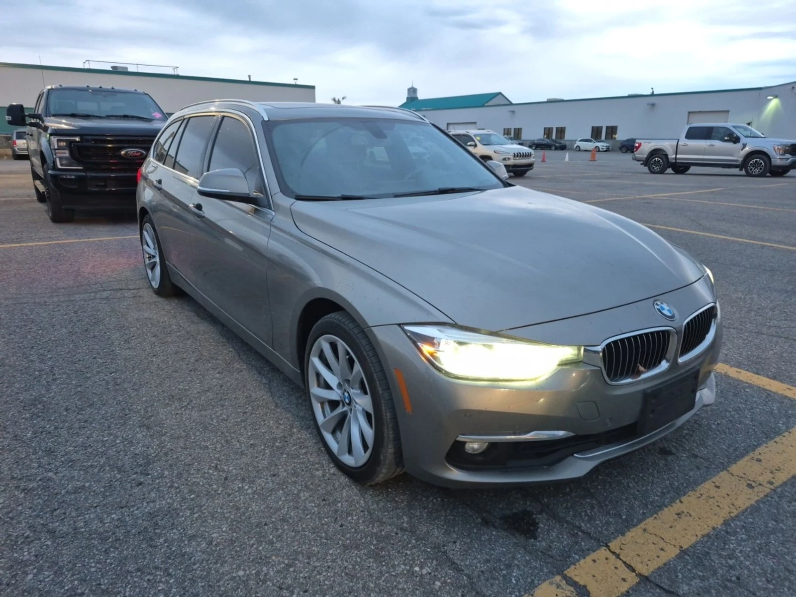 BMW 330 i XDRIVE - �������� - ������� | Mobile.bg � ����������� 2