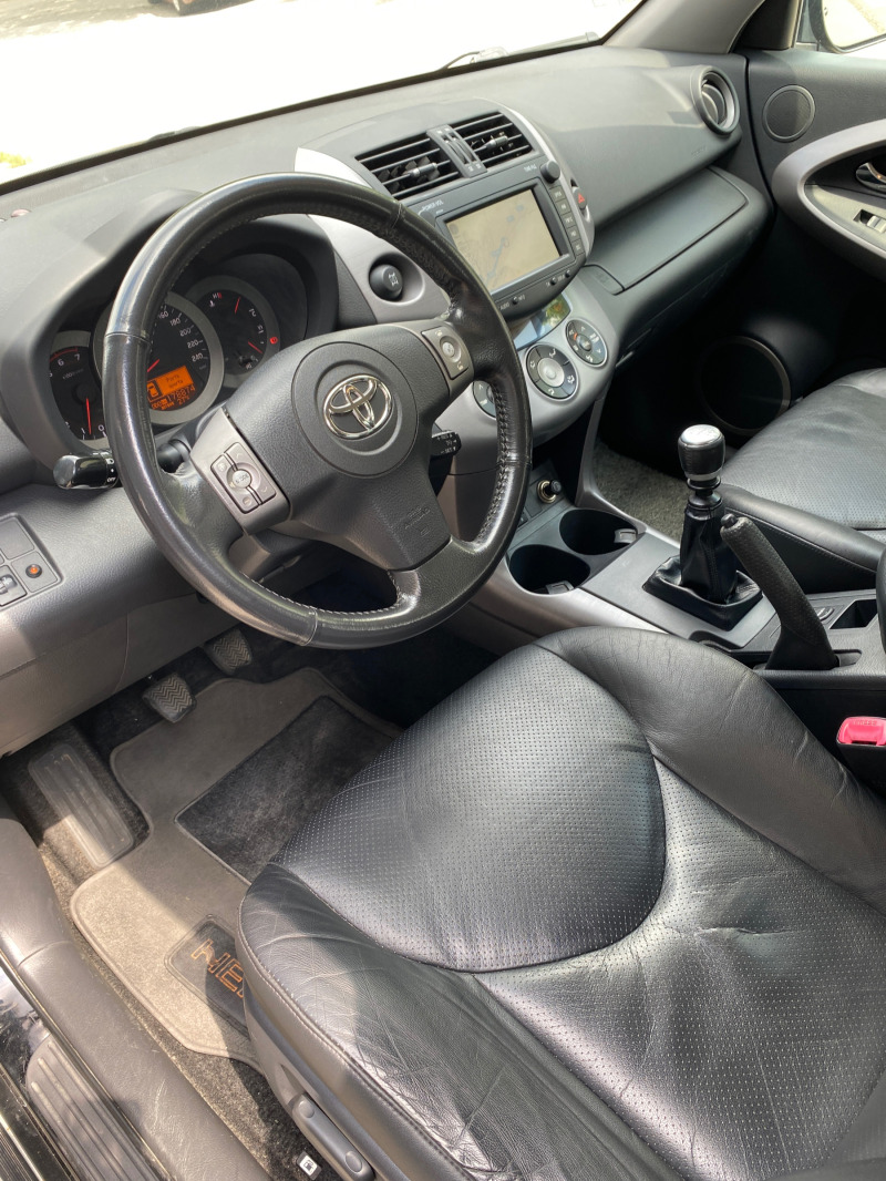 Toyota Rav4 D4-D luxury, снимка 7 - Автомобили и джипове - 46450366