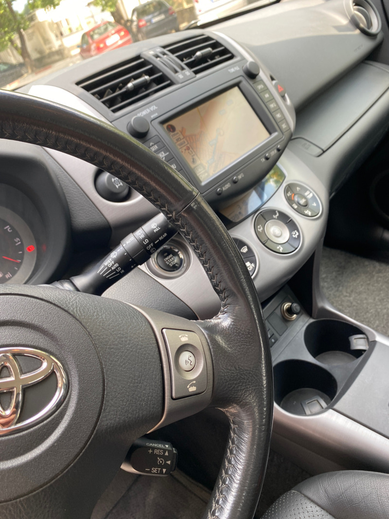Toyota Rav4 D4-D luxury, снимка 11 - Автомобили и джипове - 46450366