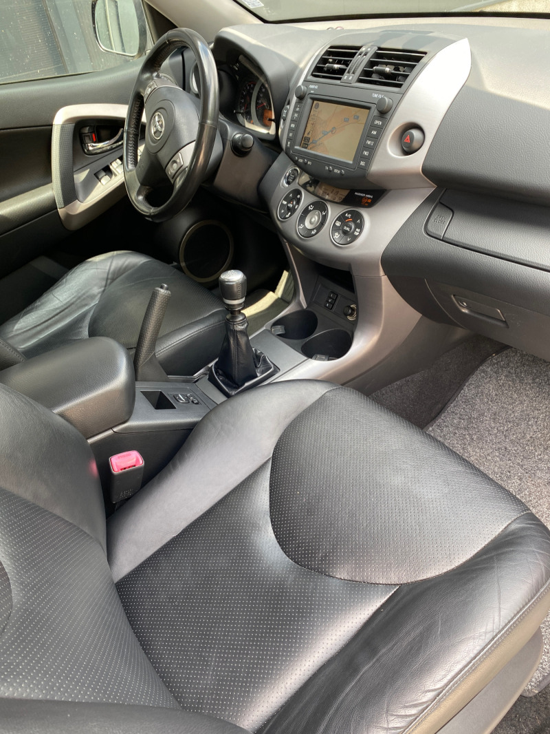 Toyota Rav4 D4-D luxury, снимка 10 - Автомобили и джипове - 46297536