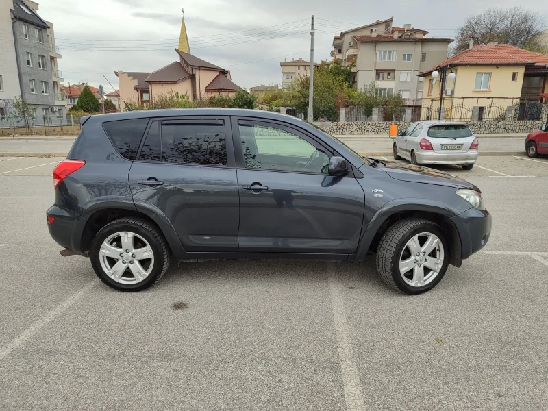 Toyota Rav4 2.2dcat, снимка 2 - Автомобили и джипове - 48590478