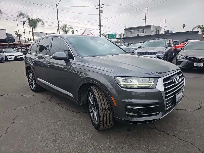 Audi Q7 !Клип!* Matrix* Distronic* Virtual* Обдух* Подгрев, снимка 4 - Автомобили и джипове - 49117250