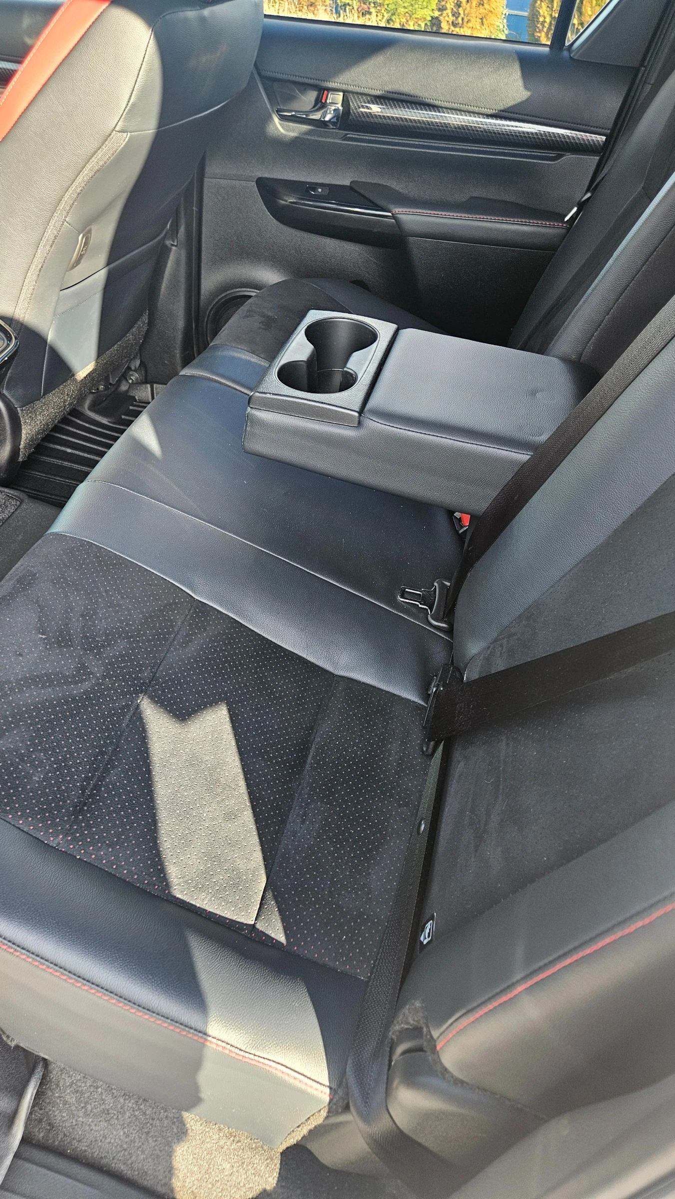 Toyota Hilux GR Sport - изображение 8