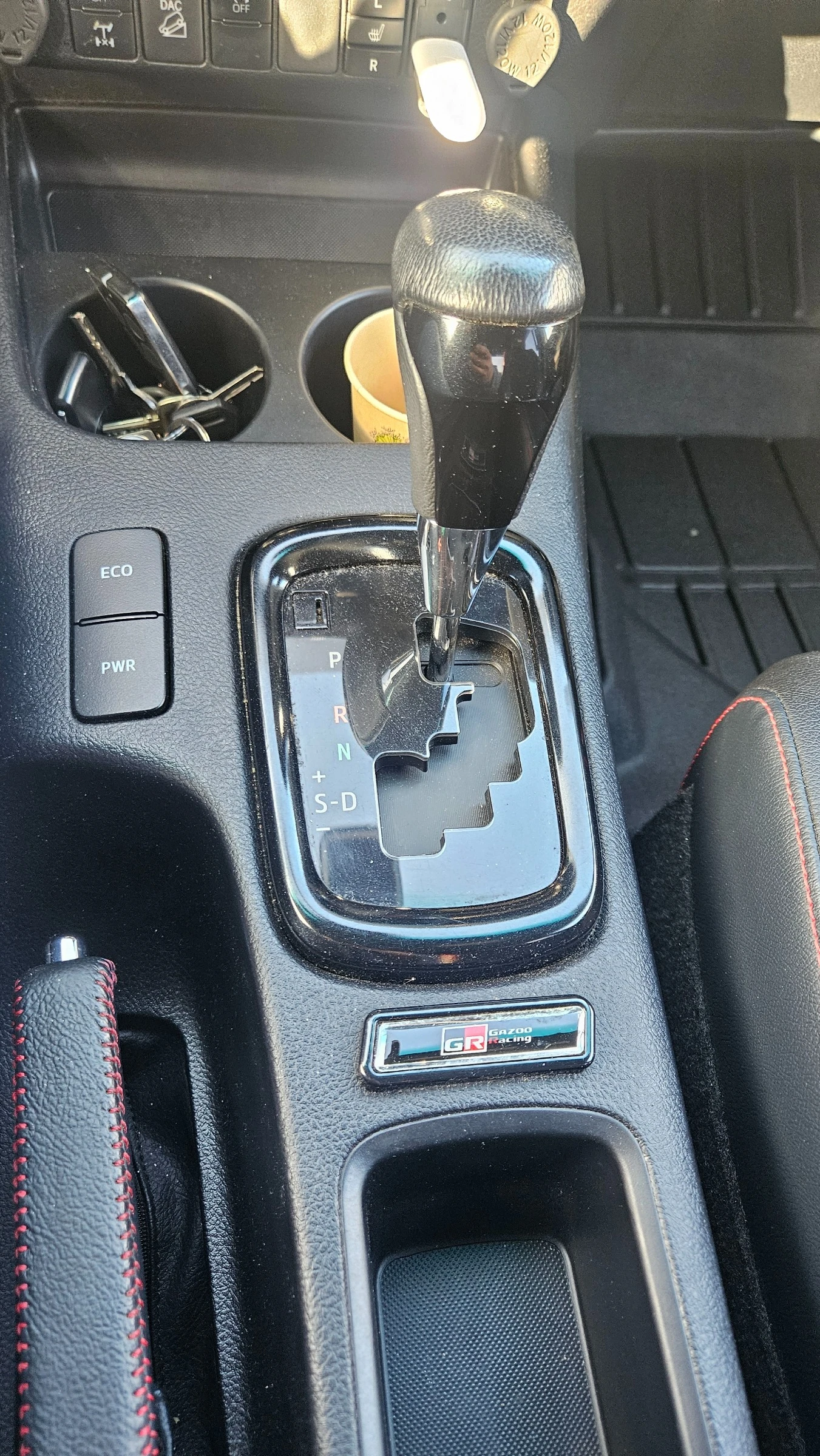 Toyota Hilux GR Sport - изображение 7