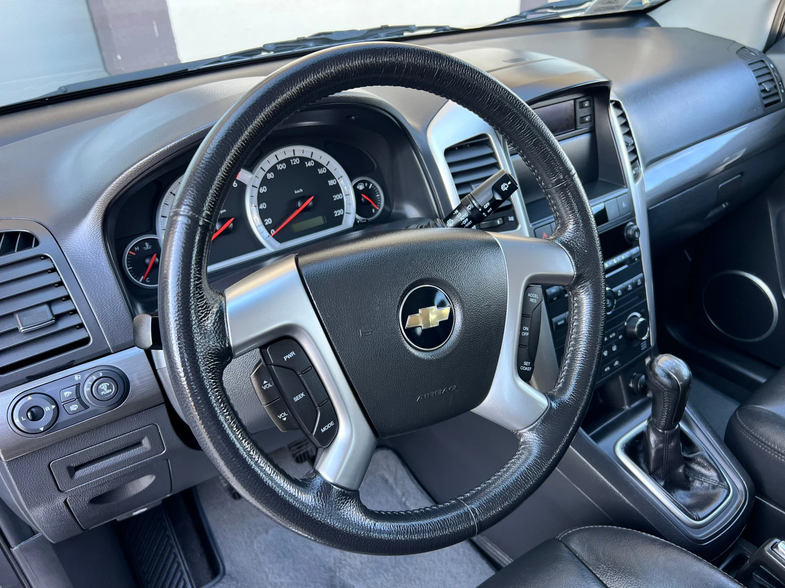 Chevrolet Captiva 2.0CDTI LT-4X4-КОЖА-7МЕСТА-ПОДГРЕВ-145000 КМ. ИТА - изображение 4