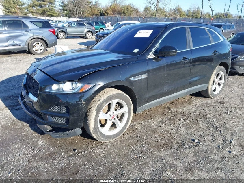 Jaguar F-PACE 2l 25T Premium - изображение 2