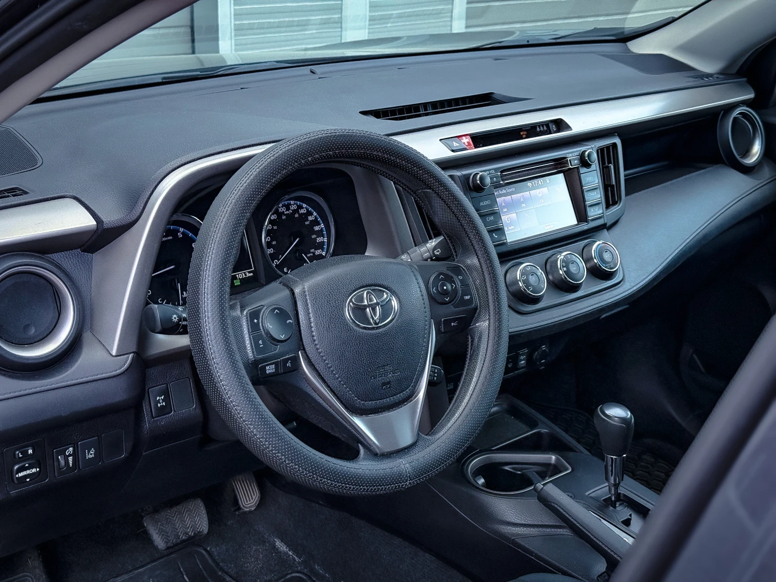 Toyota Rav4 * DISTRONIC* LANEASSIST* ЛИЗИНГ, снимка 7 - Автомобили и джипове - 53867131