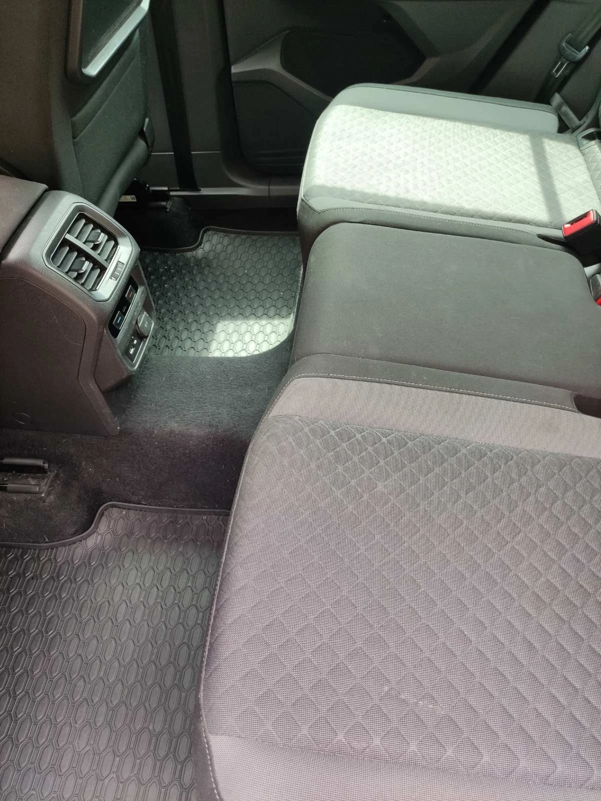 VW Tiguan 2.0 TDI , снимка 8 - Автомобили и джипове - 54788577
