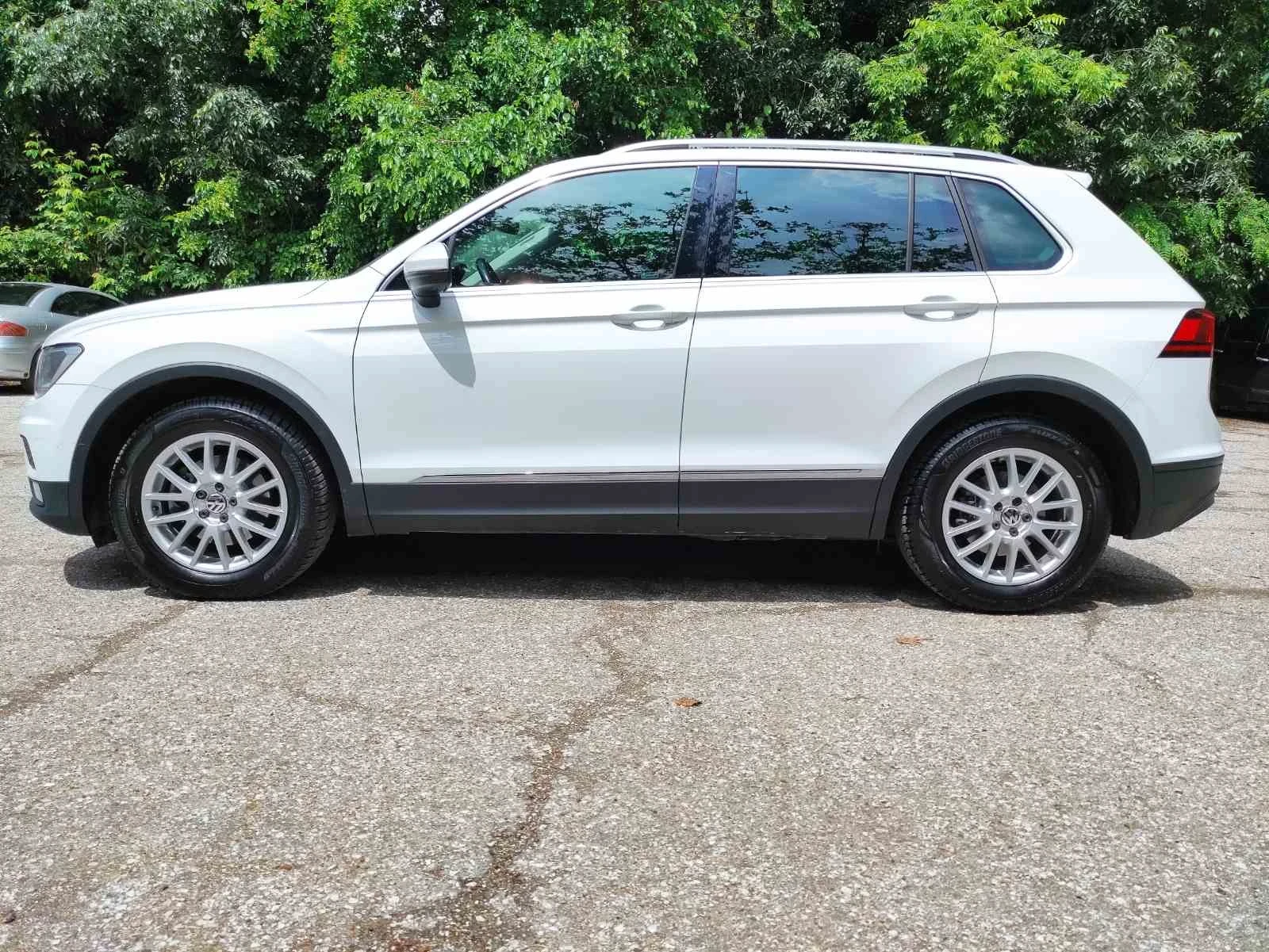 VW Tiguan 2.0 TDI , снимка 4 - Автомобили и джипове - 54788577