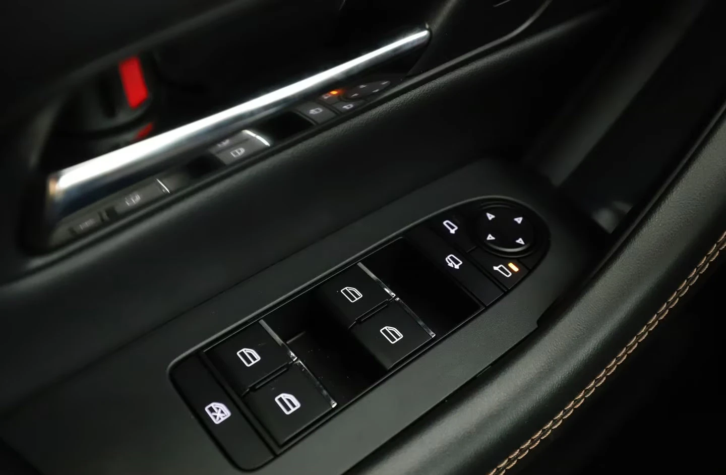 Mazda CX-80 e-SKYACTIVE/328HP/7S/HOMURA/AWD/CAM/HUD/MEMO/461q, снимка 13 - Автомобили и джипове - 55051213