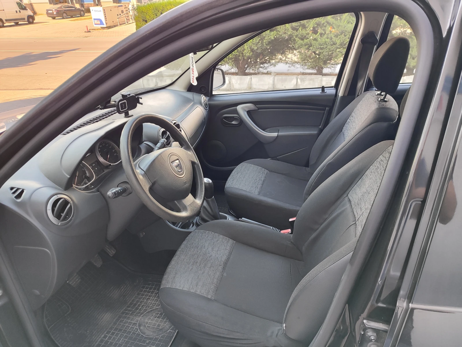 Dacia Duster, снимка 6 - Автомобили и джипове - 55486164