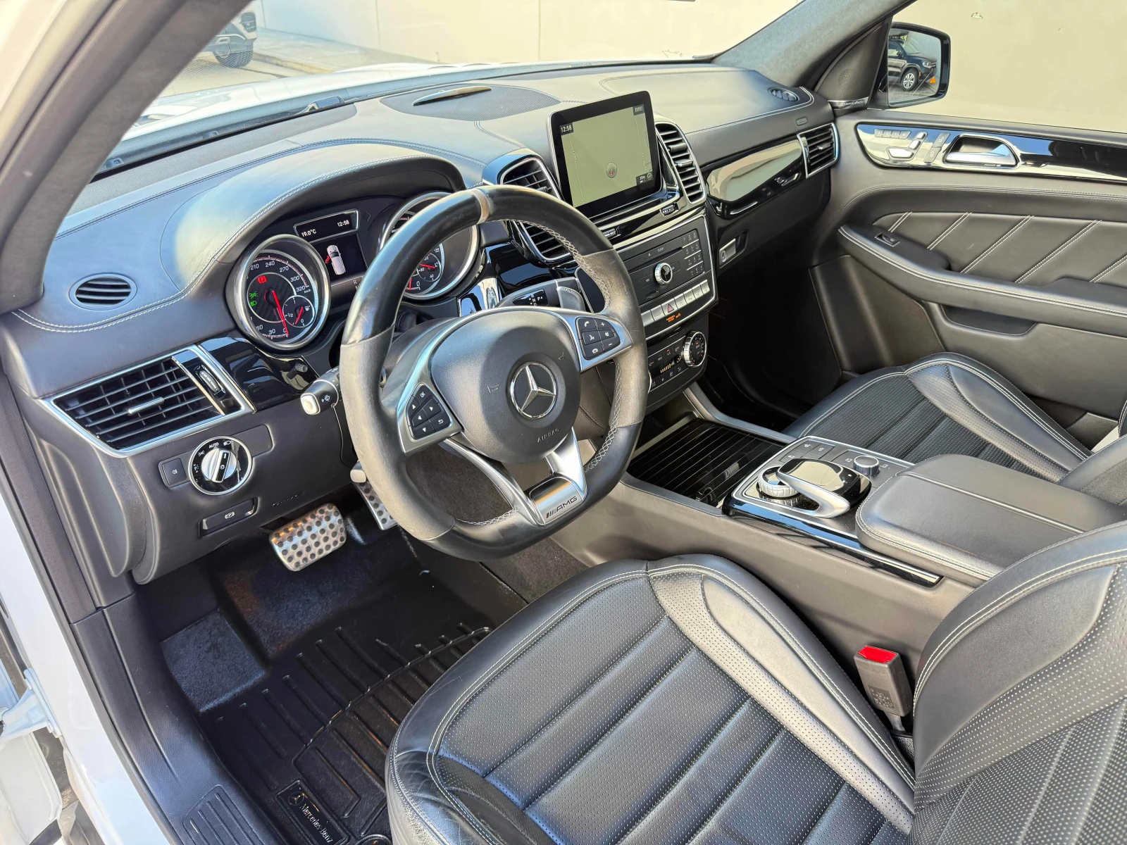 Mercedes-Benz GLE * AMG 63 S * АВТОКРЕДИТ БЕЗ ПЪРВОНАЧАЛНА ВНОСКА* , снимка 16 - Автомобили и джипове - 55897407