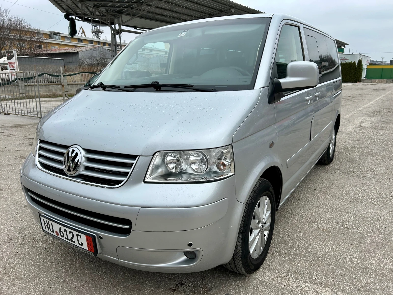 VW Multivan 2.5TDI-174-High Line, снимка 2 - Бусове и автобуси - 53849661