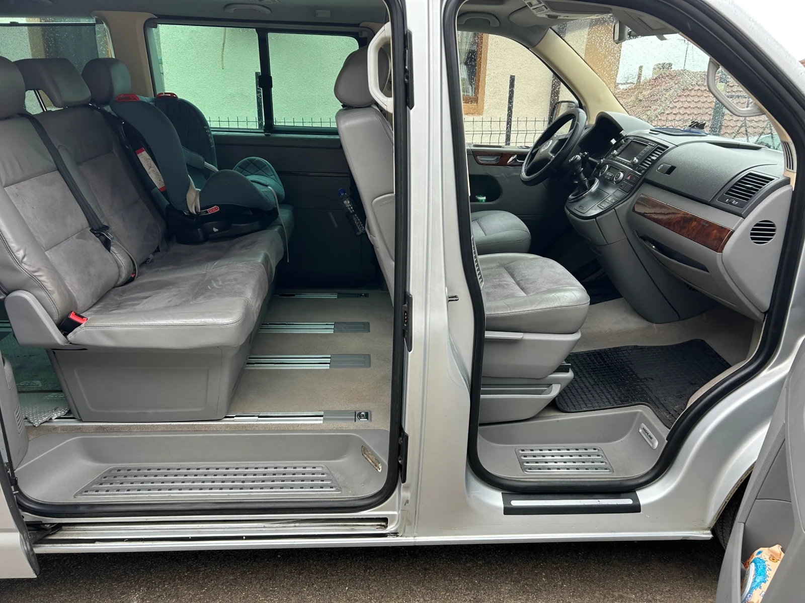 VW Multivan 2.5TDI-174-High Line, снимка 16 - Бусове и автобуси - 53849661