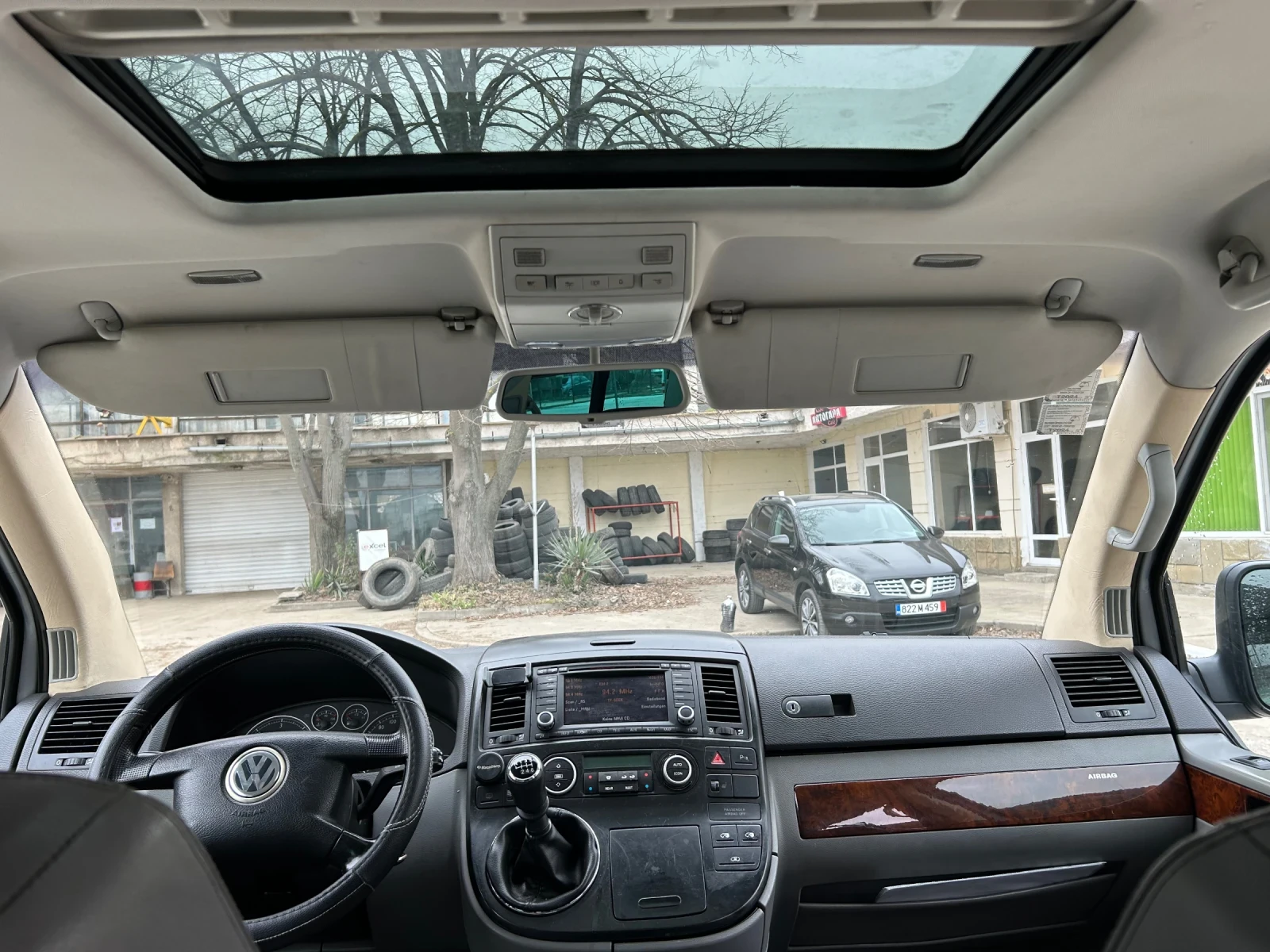 VW Multivan 2.5TDI-174-High Line, снимка 13 - Бусове и автобуси - 53849661