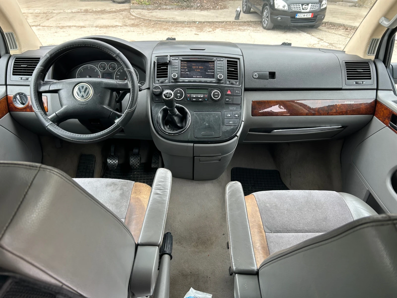 VW Multivan 2.5TDI-174-High Line, снимка 14 - Бусове и автобуси - 53849661