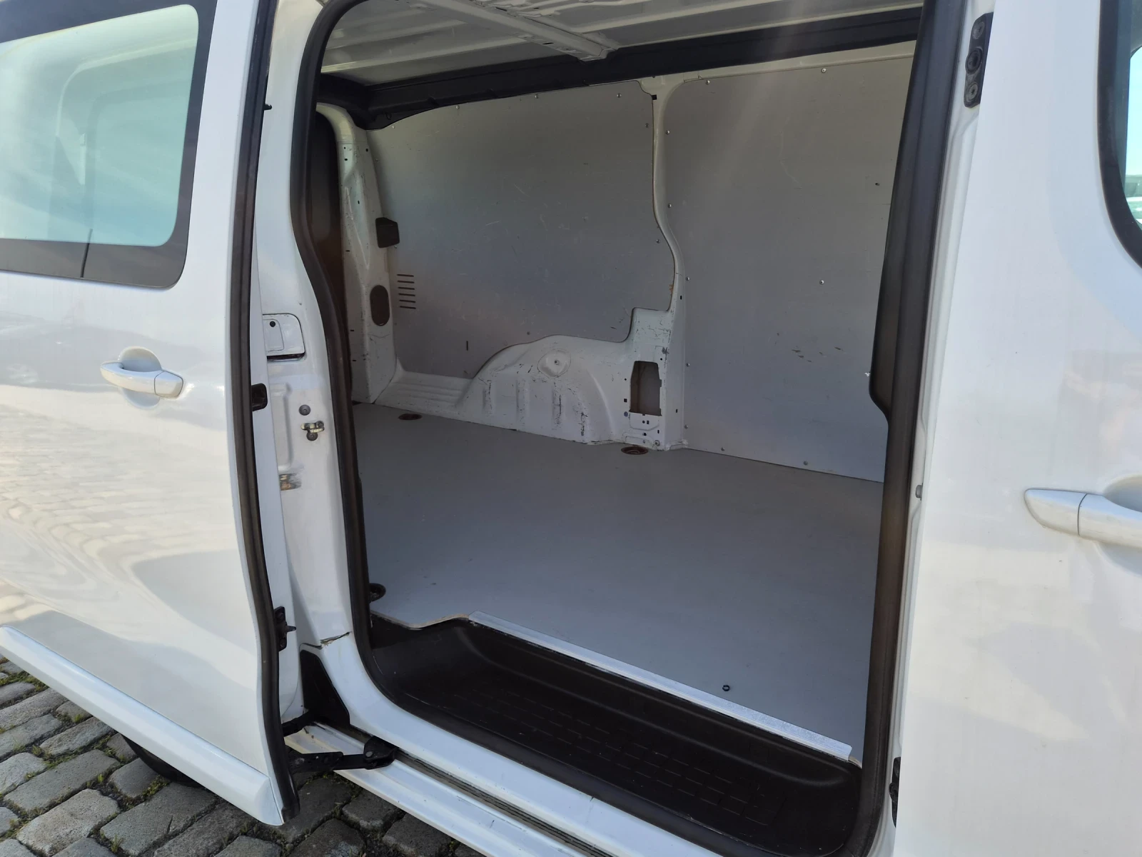 Citroen Jumpy 2.0D 177кс EURO 6 140 000 KM., снимка 9 - Бусове и автобуси - 54832430
