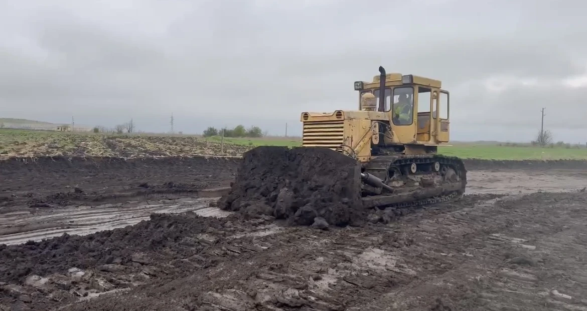 Булдозер ЧТЗ Т130, снимка 1