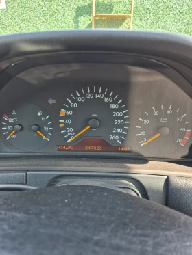Mercedes-Benz E 320 4matic, снимка 9