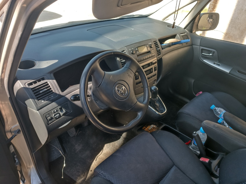 Toyota Corolla verso, снимка 4 - Автомобили и джипове - 45968318