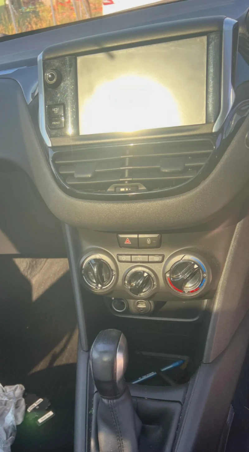 Peugeot 208 1.2vti 5ск 85км, снимка 10 - Автомобили и джипове - 51185084