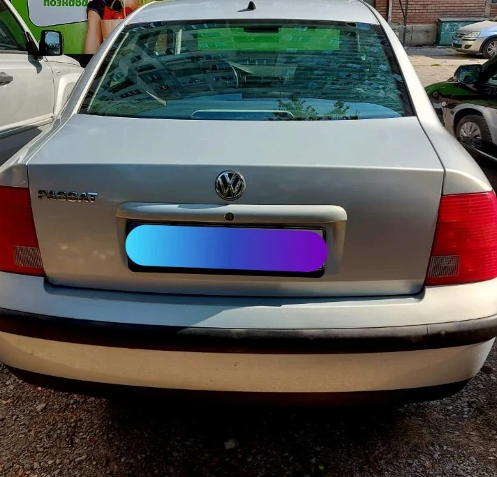 VW Passat 1.6, снимка 5 - Автомобили и джипове - 47884268