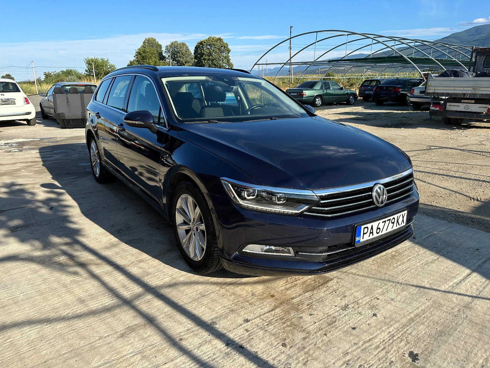 VW Passat 2.0tdi Full Led! Автоматик! Дистроник! Подгрев! - изображение 2