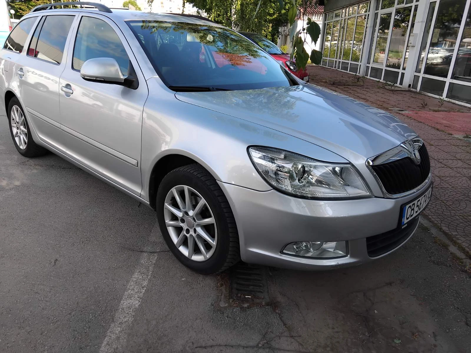 Skoda Octavia 1.6 TDI/АВТОМАТ - изображение 2