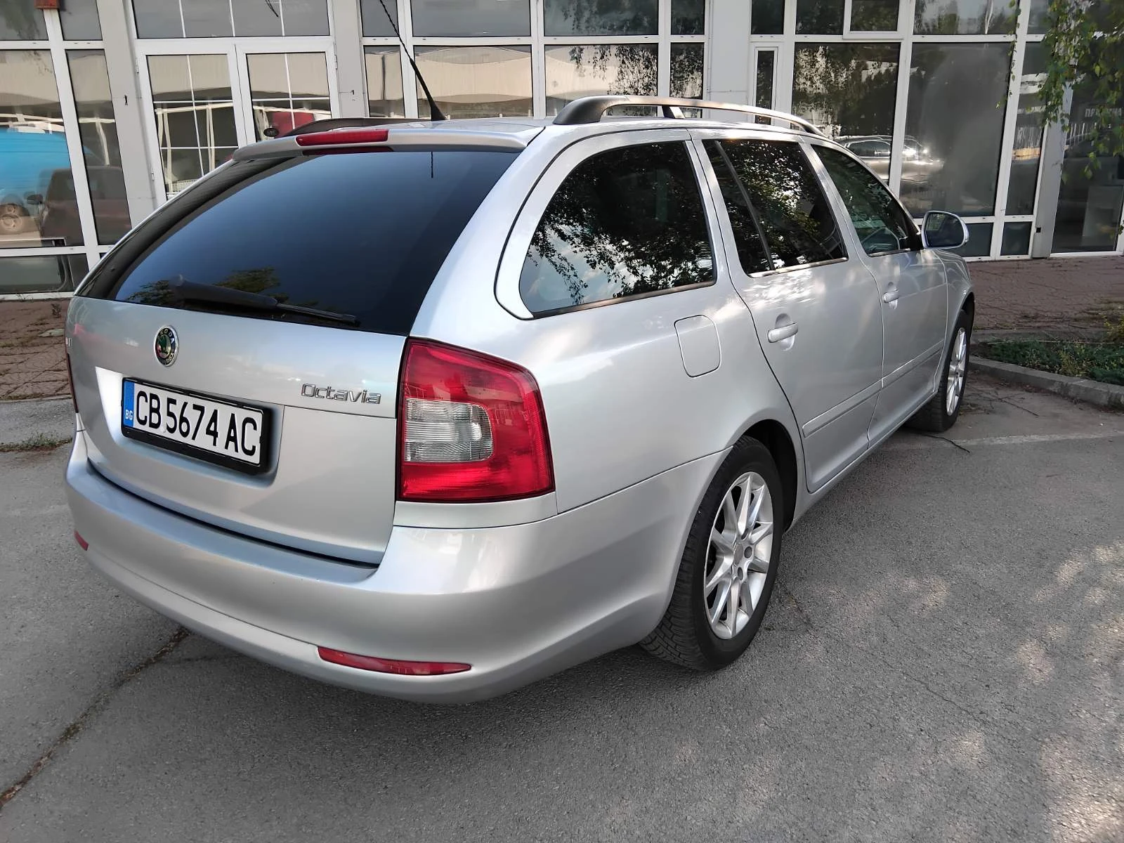 Skoda Octavia 1.6 TDI/АВТОМАТ - изображение 3
