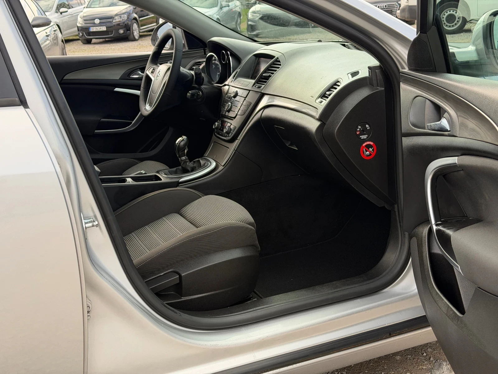 Opel Insignia 2.0CDTi 131к.с * Климатроник* , снимка 11 - Автомобили и джипове - 54046109