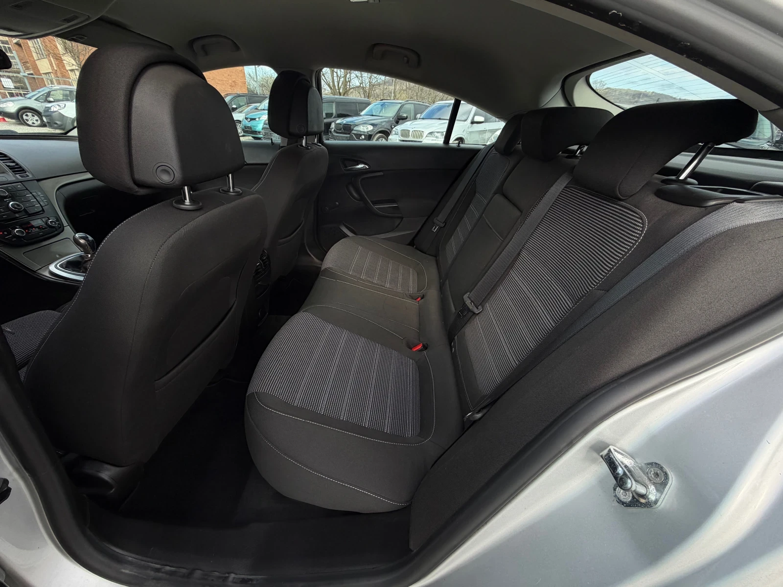 Opel Insignia 2.0CDTi 131к.с * Климатроник* , снимка 14 - Автомобили и джипове - 54046109