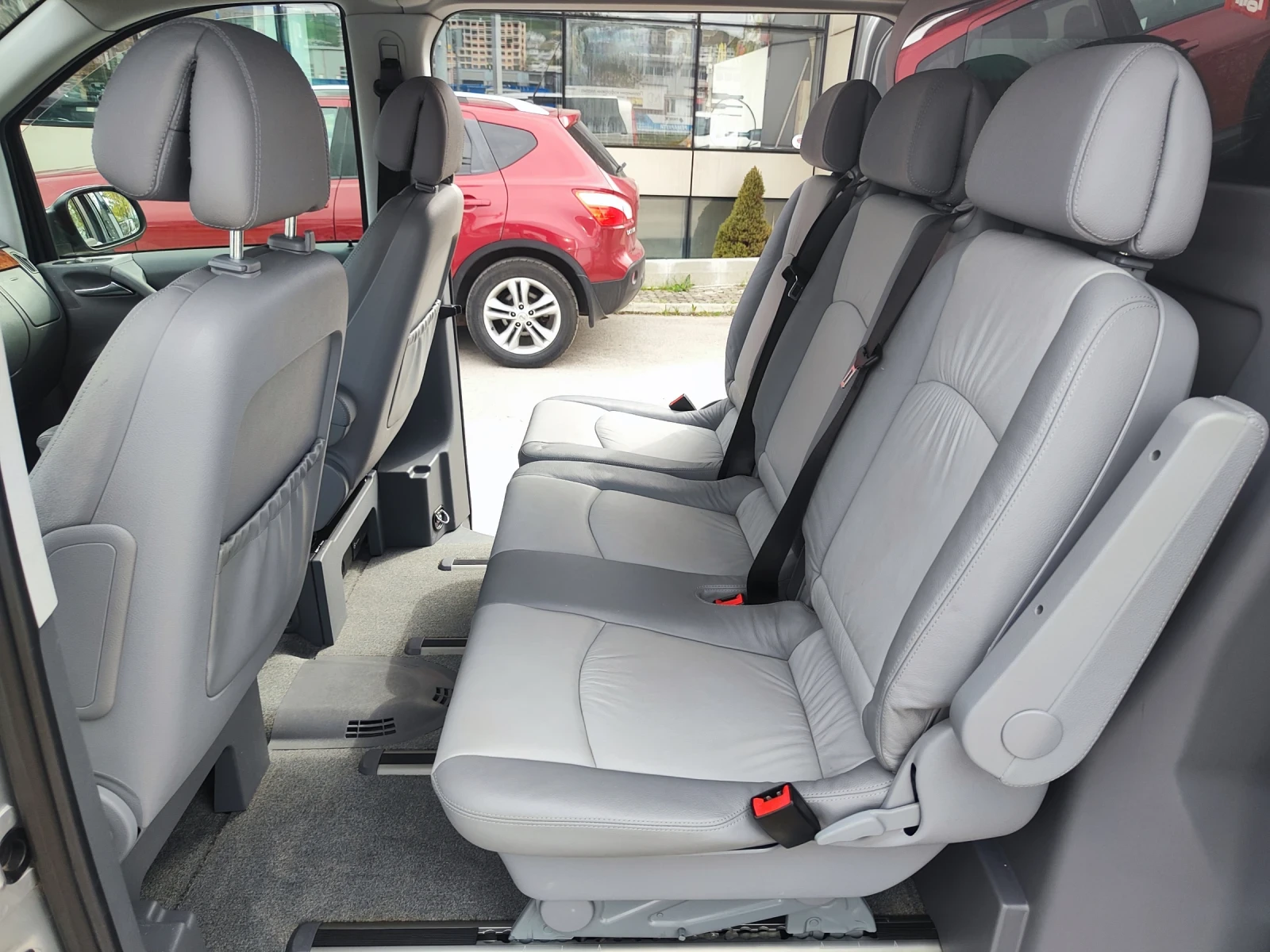 Mercedes-Benz Viano 2.2 CDI, снимка 12 - Автомобили и джипове - 54363320