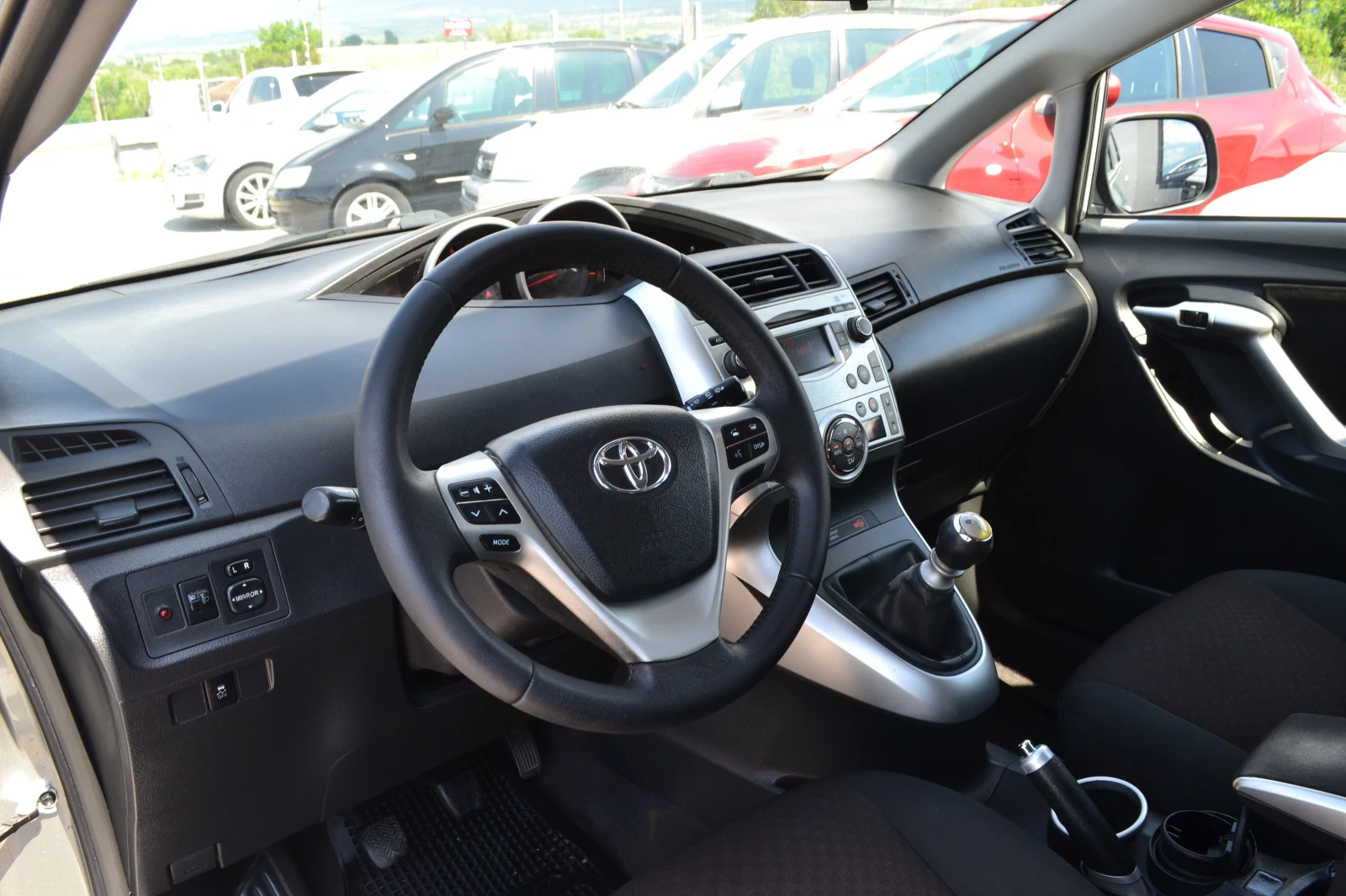 Toyota Corolla verso 2.0D-4D, снимка 10 - Автомобили и джипове - 54791784