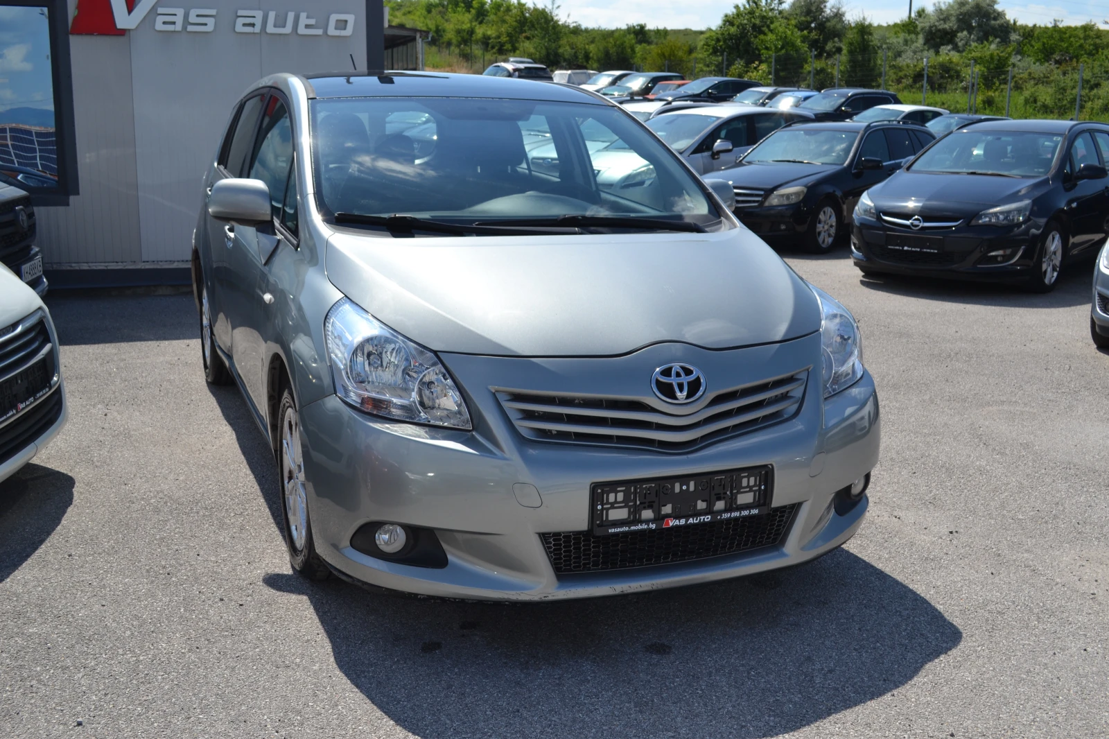 Toyota Corolla verso 2.0D-4D, снимка 3 - Автомобили и джипове - 54791784