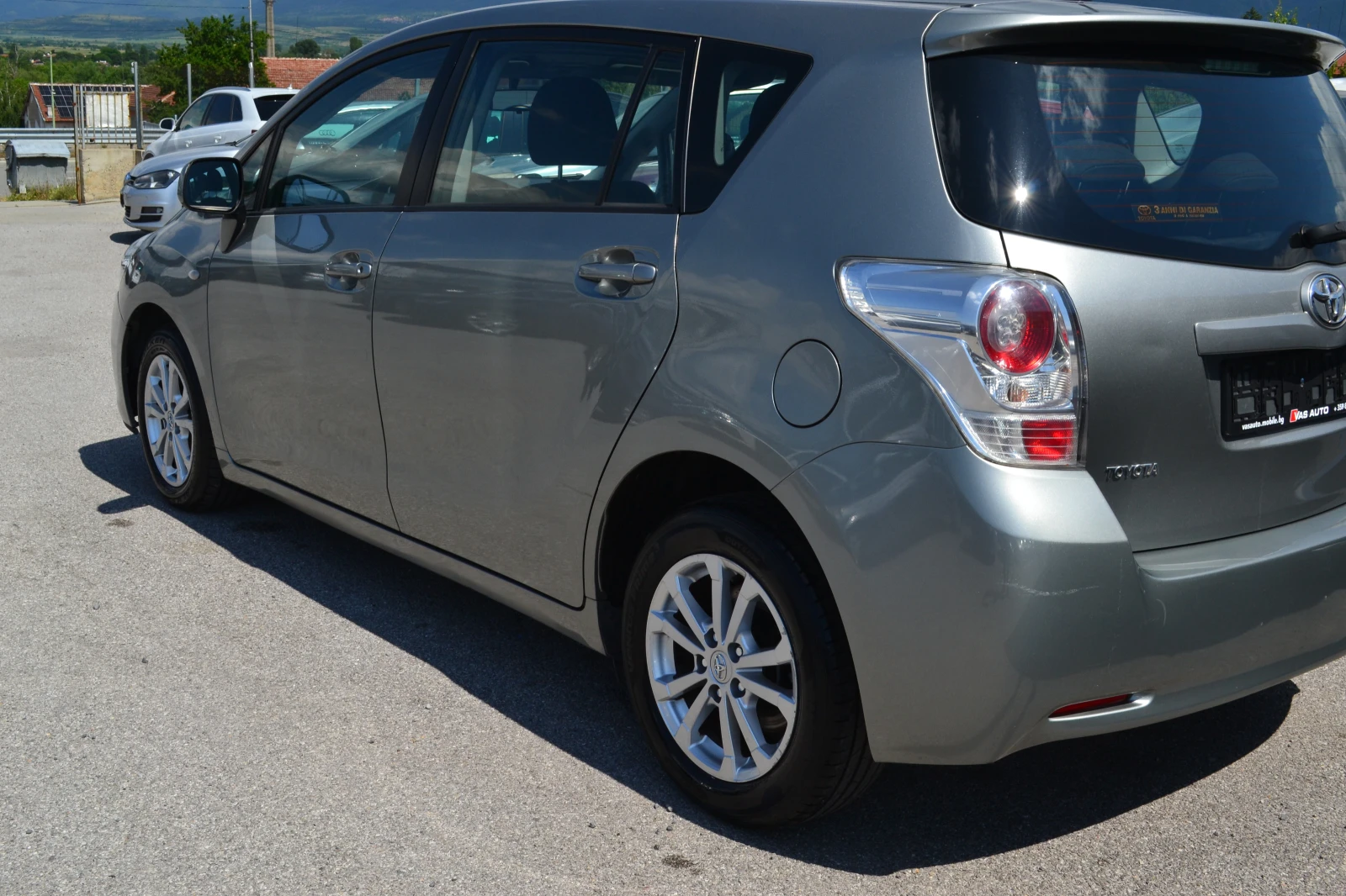 Toyota Corolla verso 2.0D-4D, снимка 5 - Автомобили и джипове - 54791784