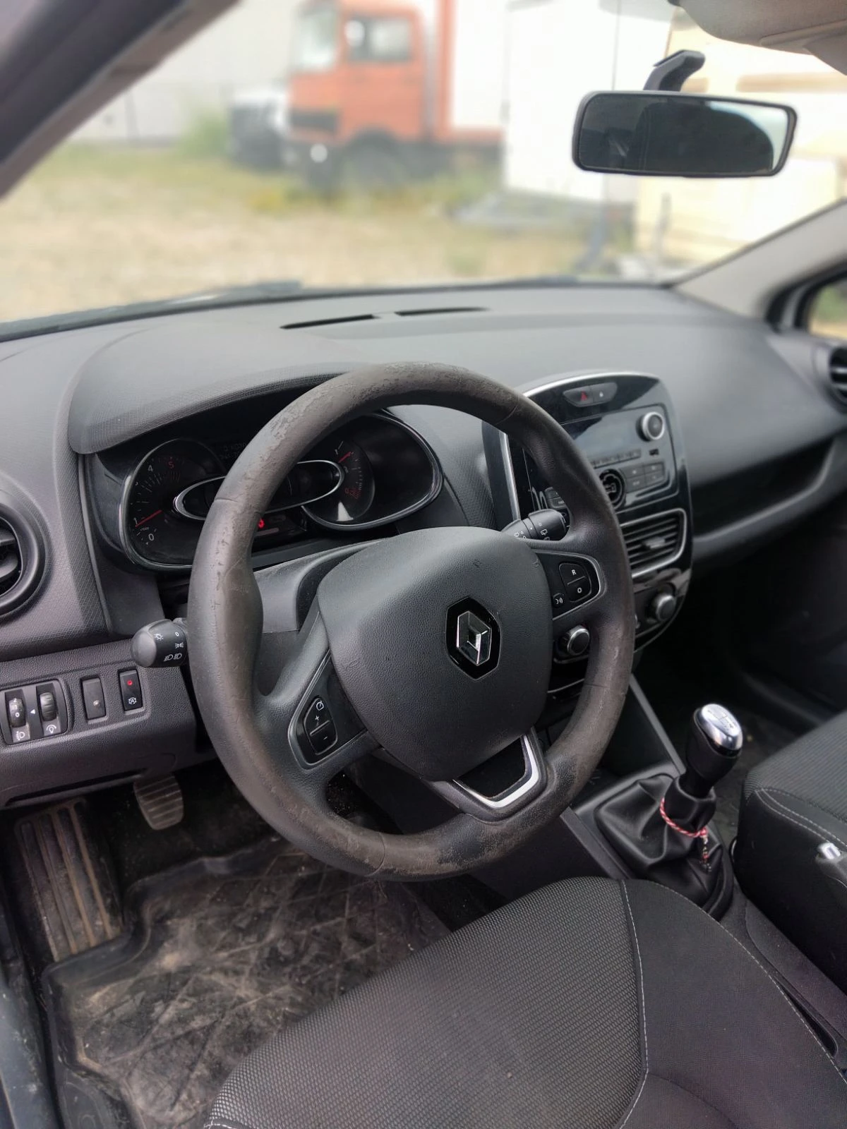 Renault Clio 1.5dCi, снимка 9 - Автомобили и джипове - 54882667