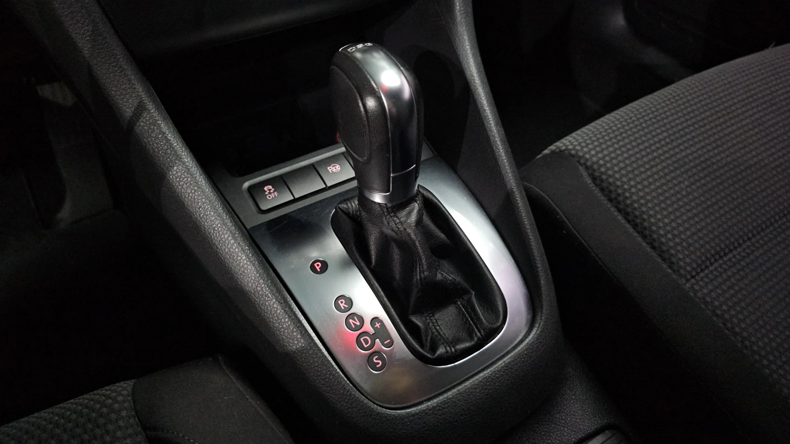 VW Golf !!УНИКАТ!! #ПЪЛНО ОБОРУДВАНЕ# !CARBON, снимка 7 - Автомобили и джипове - 54934690