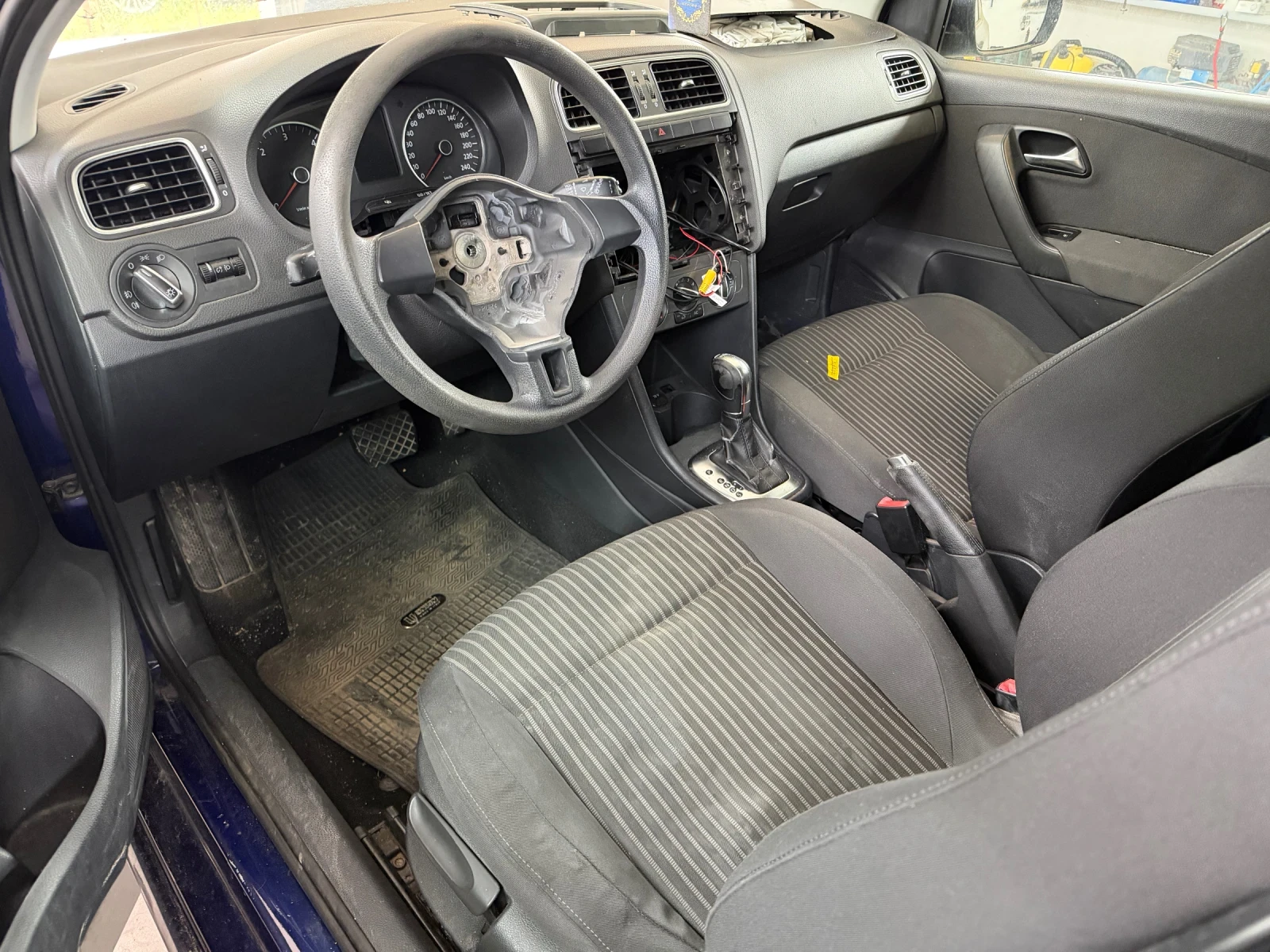 VW Polo 1.6tdi, снимка 6 - Автомобили и джипове - 55798085