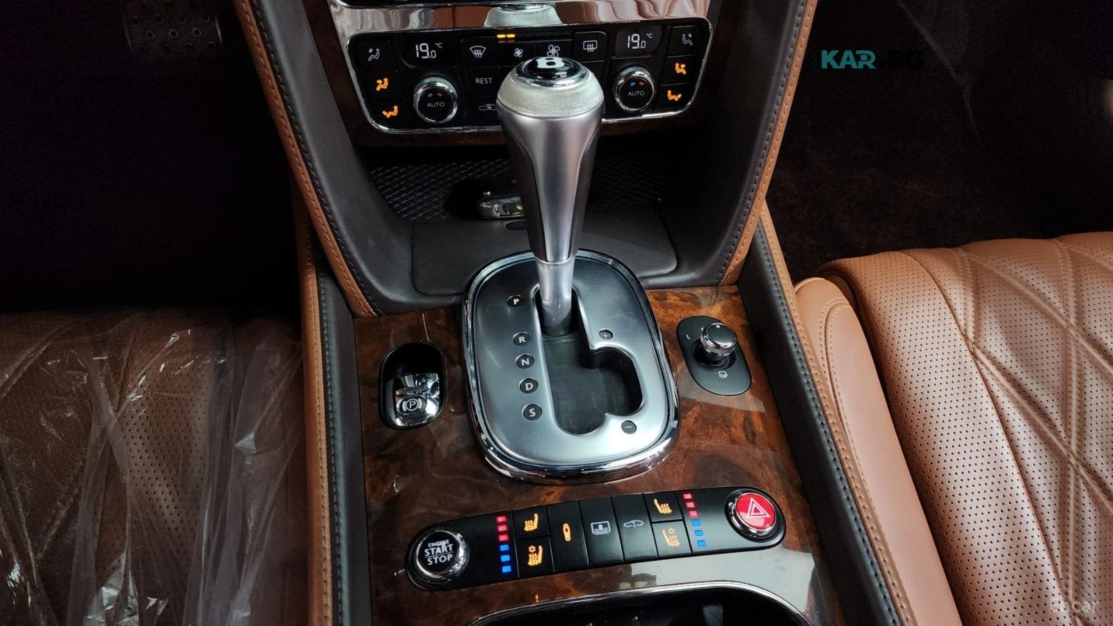Bentley Flying Spur 6.0* ВАКУМ* ПОДГРЕВ* ОБДУХВАНЕ* МАСАЖИ* КАМЕРА* , снимка 10 - Автомобили и джипове - 55953219